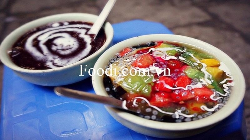 Chè Bobochacha là một món tráng miệng ngon và phổ biến trong ẩm thực truyền thống Đài Loan, có hương vị độc đáo và hấp dẫn. Món này được làm từ chè trắng thượng hạng và được kết hợp với các loại nguyên liệu như bột khoai mì, nước đường, sữa đặc và các loại trái cây tươi ngon.
