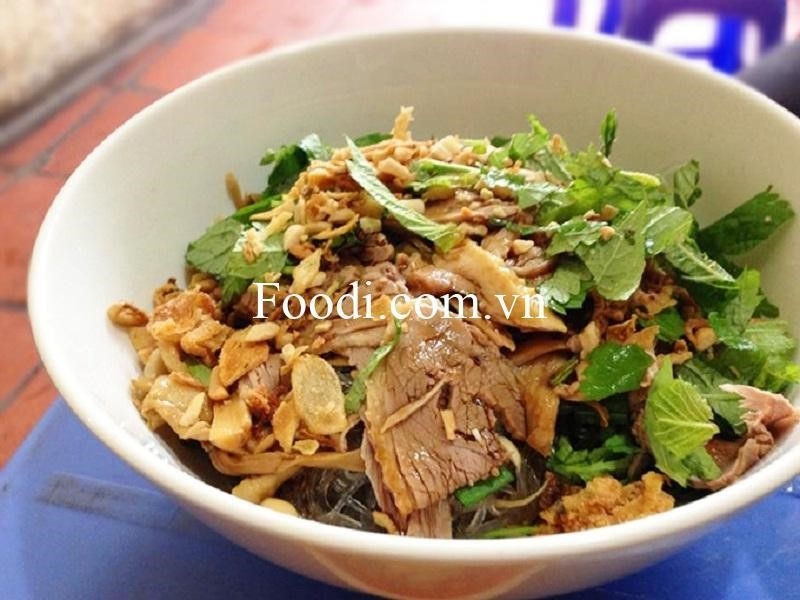 Bún, miến ngan là một món ăn truyền thống của Việt Nam, được làm từ bún (mì sợi) và thịt ngan tươi ngon. Món ăn này có hương vị độc đáo và hấp dẫn, đem lại trải nghiệm ẩm thực tuyệt vời cho người thưởng thức.