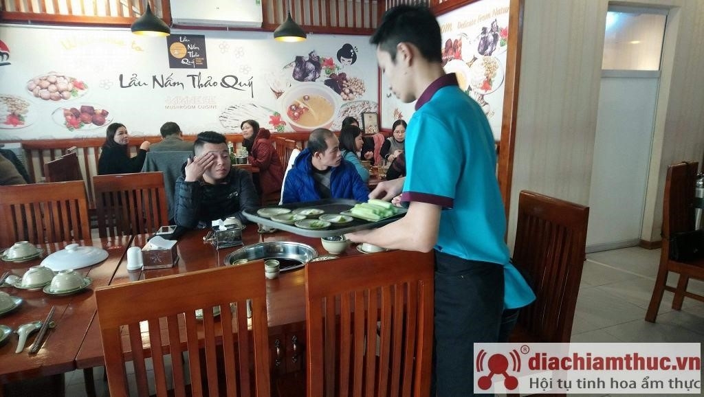 Lẩu nấm Thảo Quý. là một quán ăn nằm tại quận Nam Từ Liêm, nổi tiếng với món lẩu nấm ngon và hương vị độc đáo, mang đến trải nghiệm ẩm thực tuyệt vời cho thực khách.