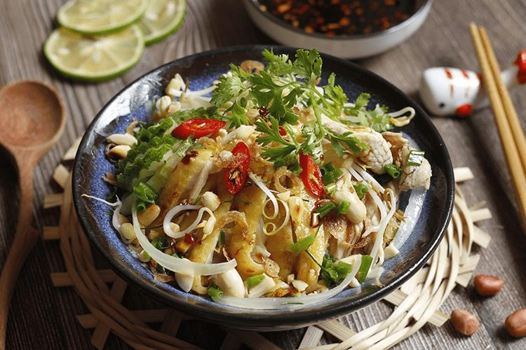 Phở gà trộn 47 Mã Mây là một món ăn đặc trưng của Việt Nam, được chế biến từ gà tươi ngon và các loại gia vị thơm ngon. Món ăn này có địa chỉ tại 47 Mã Mây, là một địa điểm nổi tiếng để thưởng thức hương vị phở gà trộn ngon lành.