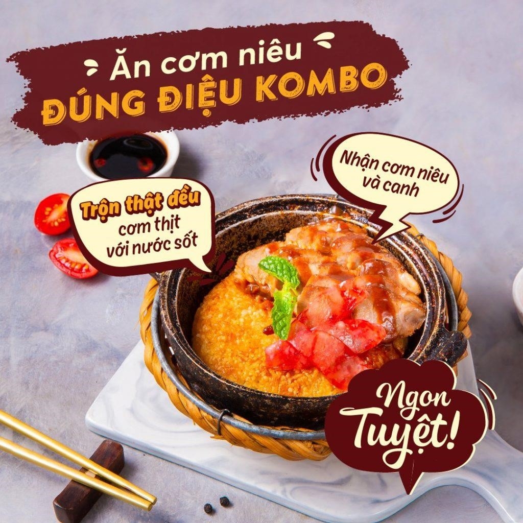 Cơm niêu Kombo là một món ăn truyền thống của người dân tộc Tày, có nguồn gốc từ vùng núi cao của Tây Bắc Việt Nam. Món ăn này được chế biến từ gạo nếp tẩm gia vị và thịt heo, thịt gà, hoặc cá tươi ngon, tạo nên hương vị đặc trưng và hấp dẫn.