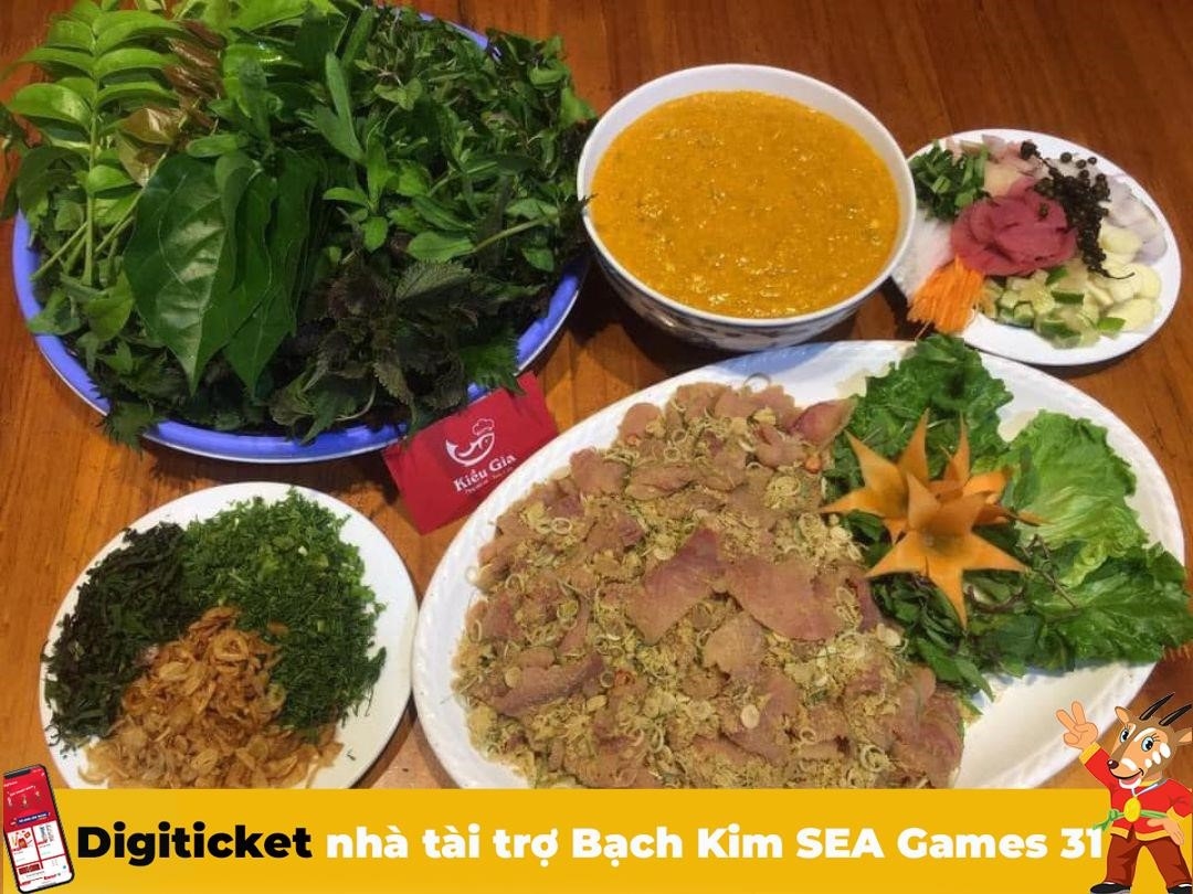 Nhà hàng Kiều Gia là một địa điểm ẩm thực nổi tiếng, nơi bạn có thể thưởng thức các món ăn truyền thống đậm đà hương vị Việt Nam. Với không gian sang trọng và phục vụ chuyên nghiệp, nhà hàng Kiều Gia mang đến cho khách hàng trải nghiệm ẩm thực tuyệt vời và thoải mái.