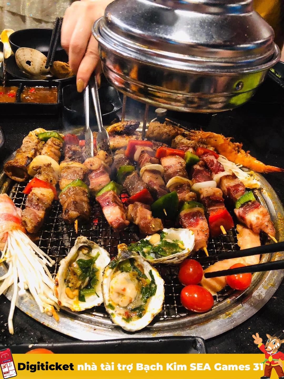 Nhà hàng Takara Buffet Hải Sản nổi tiếng với món hải sản tươi ngon và đa dạng, mang đến cho khách hàng trải nghiệm ẩm thực độc đáo và tinh tế.