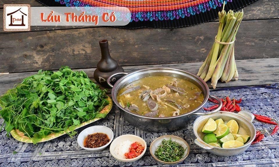 Pao Quán, tọa lạc tại ngõ 62 Trần Thái Tông, Quận Cầu Giấy, là một quán ẩm thực nổi tiếng với không gian sang trọng và phục vụ đa dạng các món ăn truyền thống và hiện đại.