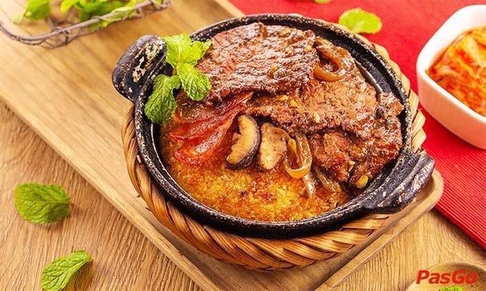 Kombo là một nhà hàng nằm tại địa chỉ 86 Nguyễn Phong Sắc, Quận Cầu Giấy, nổi tiếng với các món ăn ngon và không gian sang trọng.