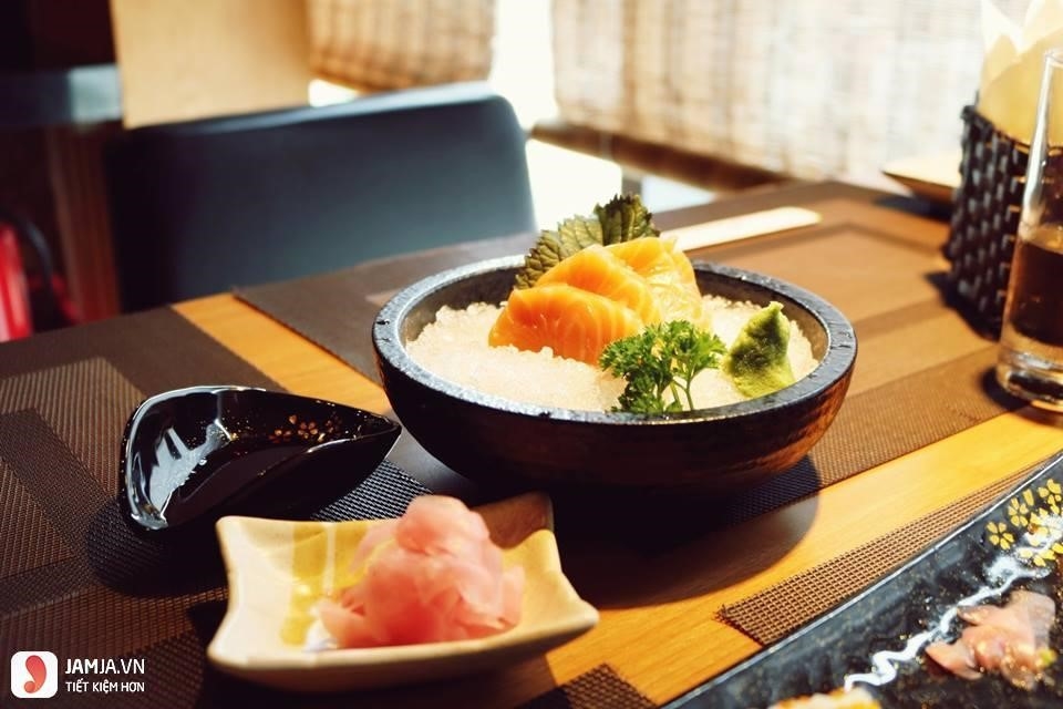 Sushi Kei là một nhà hàng nổi tiếng với ẩm thực sushi Nhật Bản truyền thống, nổi tiếng với hương vị tinh tế và chất lượng tuyệt vời. Nhà hàng có không gian sang trọng và phục vụ chuyên nghiệp, mang đến trải nghiệm ẩm thực độc đáo và đáng nhớ cho khách hàng.