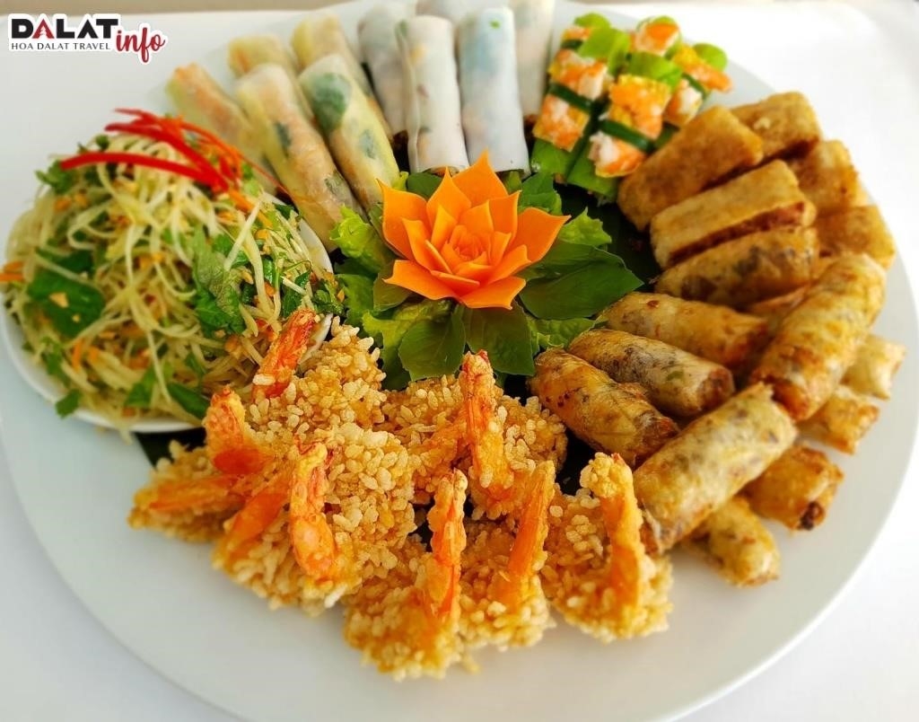 Nhà Hàng Lá Lúa - Wild Rice là một nhà hàng nổi tiếng tại Việt Nam, nằm trong một không gian xanh mát và gần gũi với thiên nhiên. Nhà hàng mang đậm nét văn hóa Việt và phục vụ các món ăn truyền thống ngon miệng.