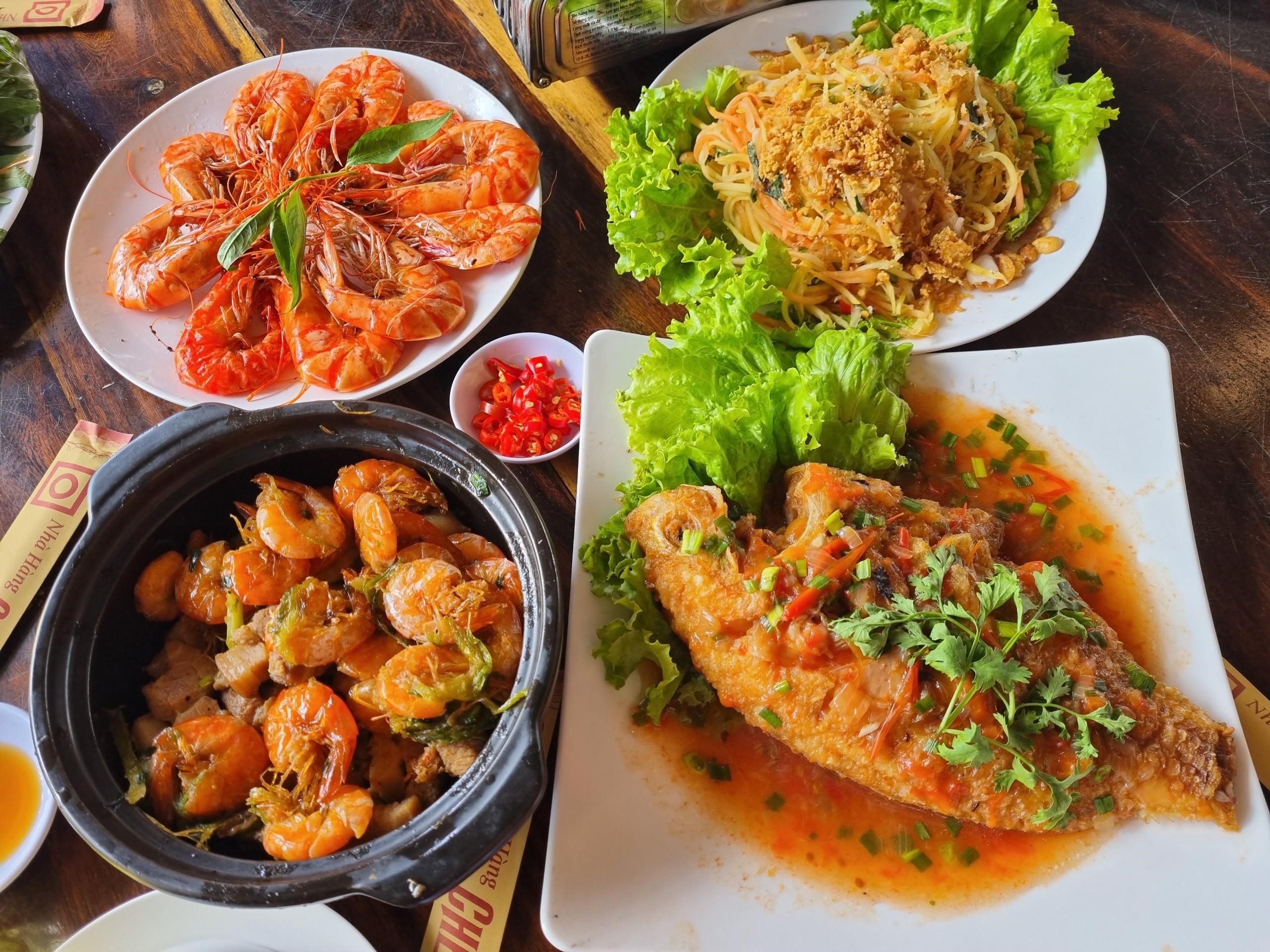 Những món ăn tại nhà hàng Chez Dugong Bãi Sao.